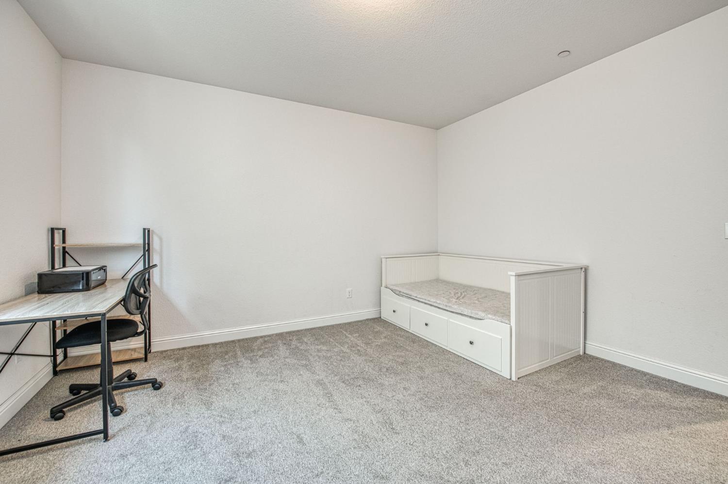 2381 N Jason Ave, Fresno, CA 93737
