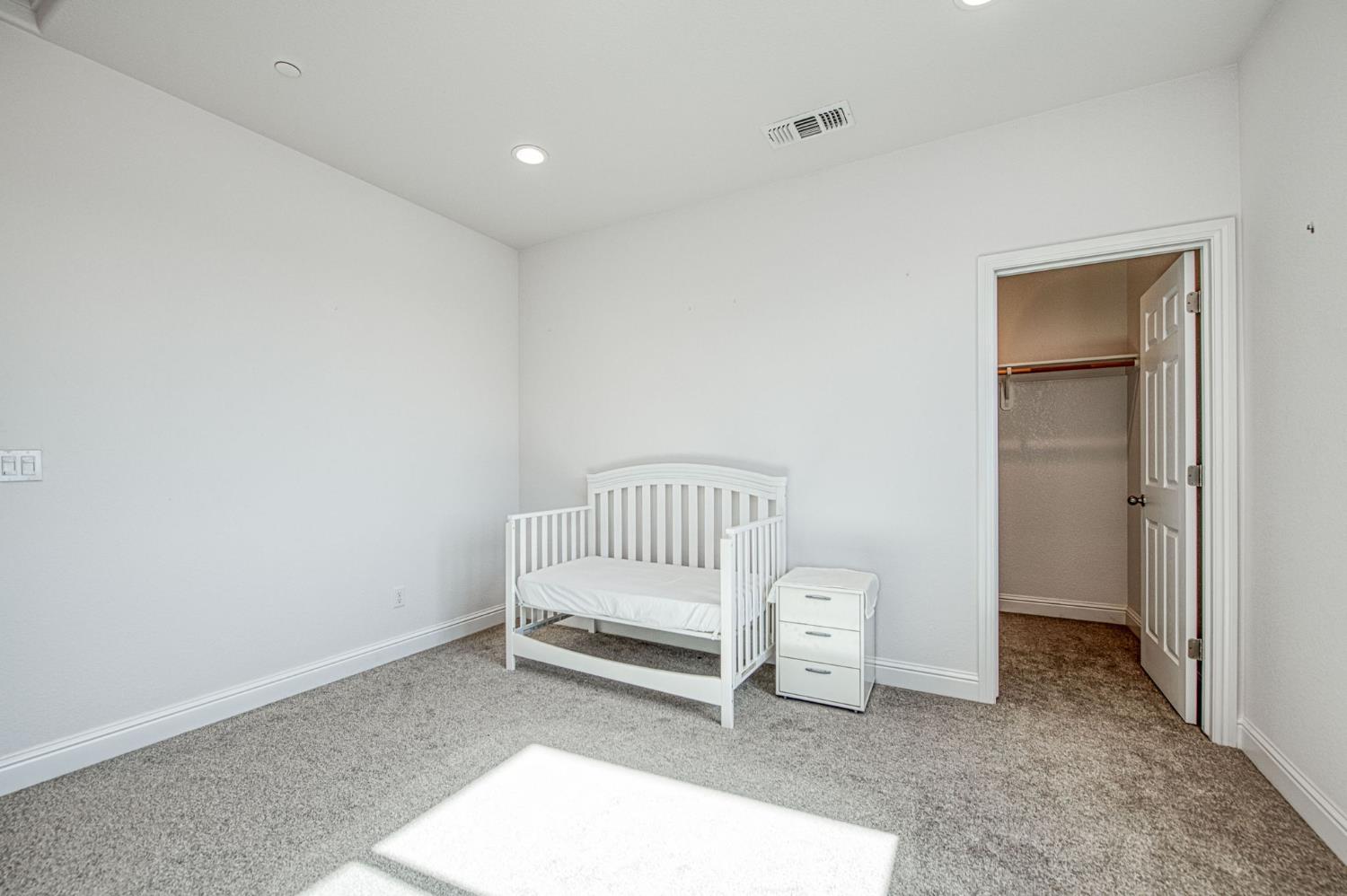2381 N Jason Ave, Fresno, CA 93737