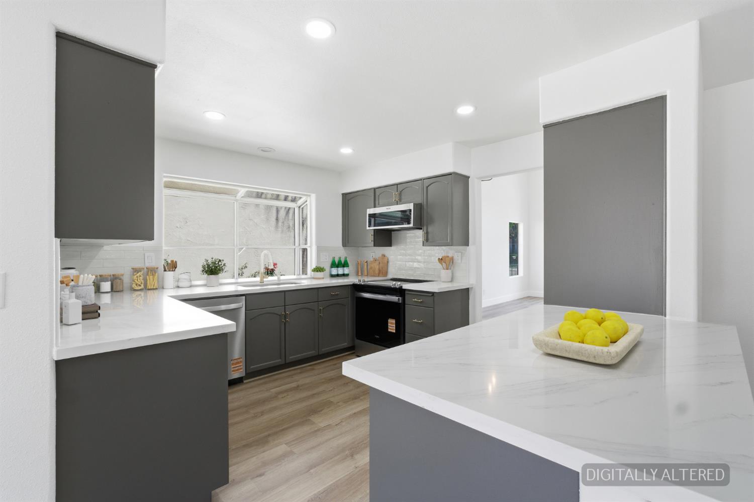 364 E Marwood Ln, Fresno, CA 93720
