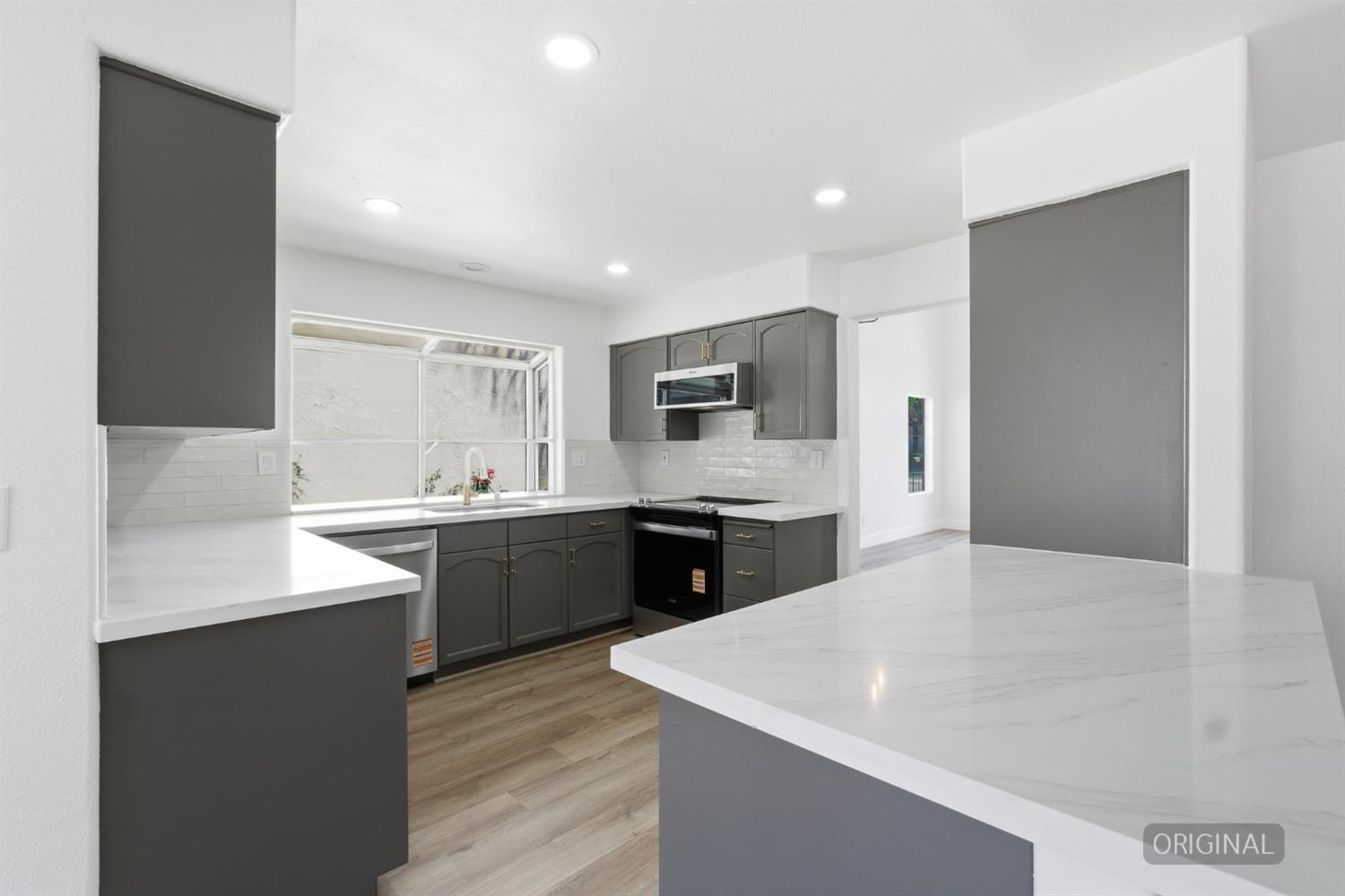 364 E Marwood Ln, Fresno, CA 93720