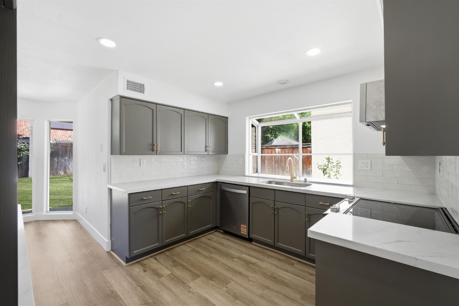 364 E Marwood Ln, Fresno, CA 93720