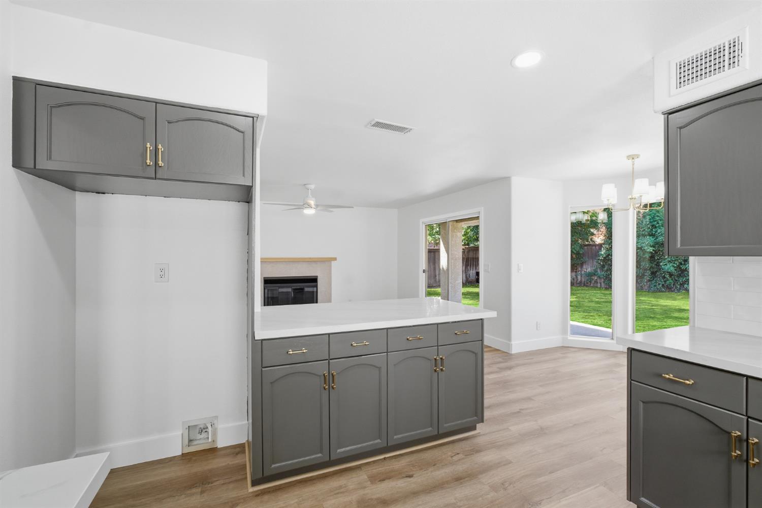364 E Marwood Ln, Fresno, CA 93720