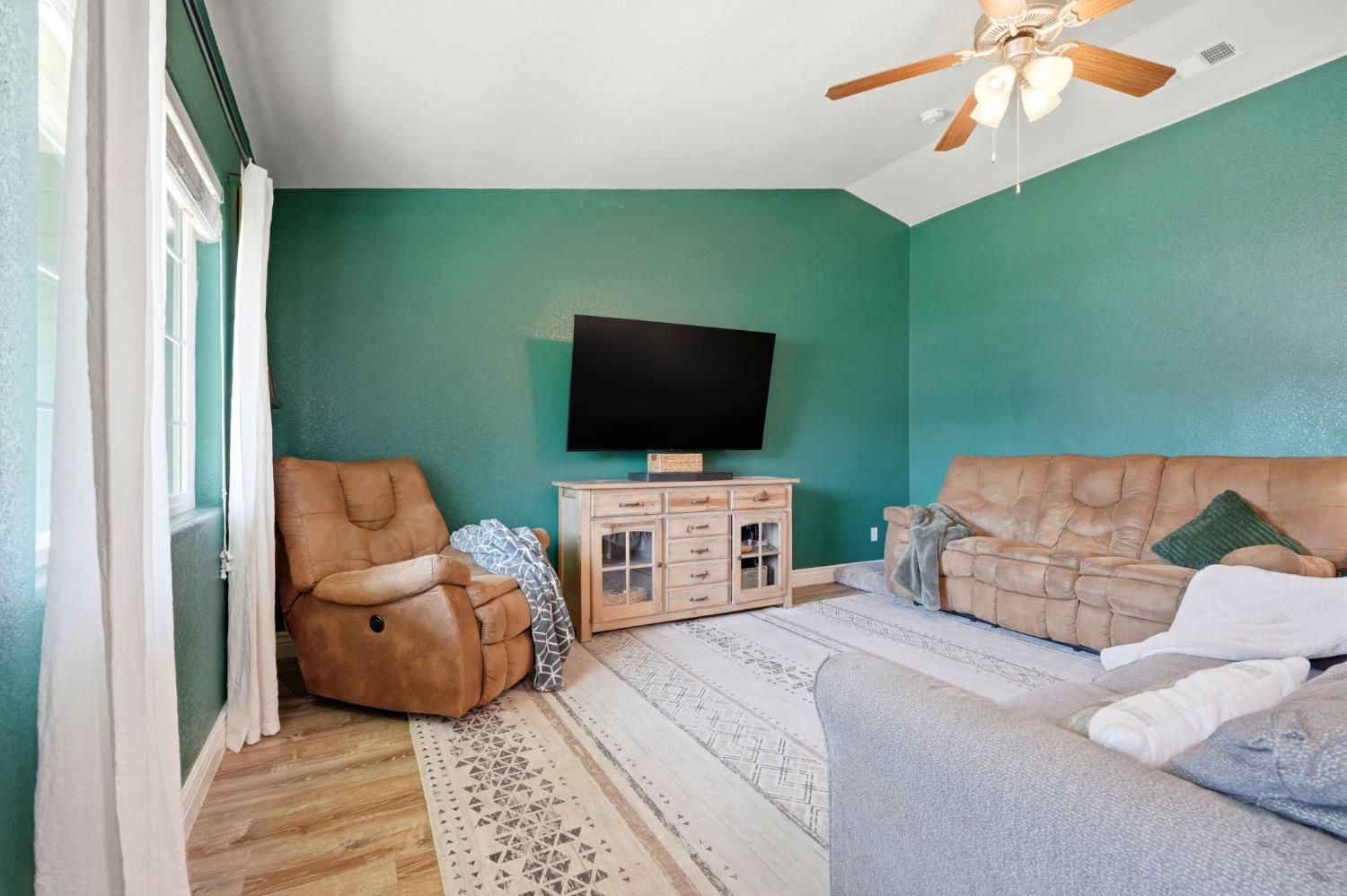 2258 Kirch Flat Ave, Tulare, CA 93274