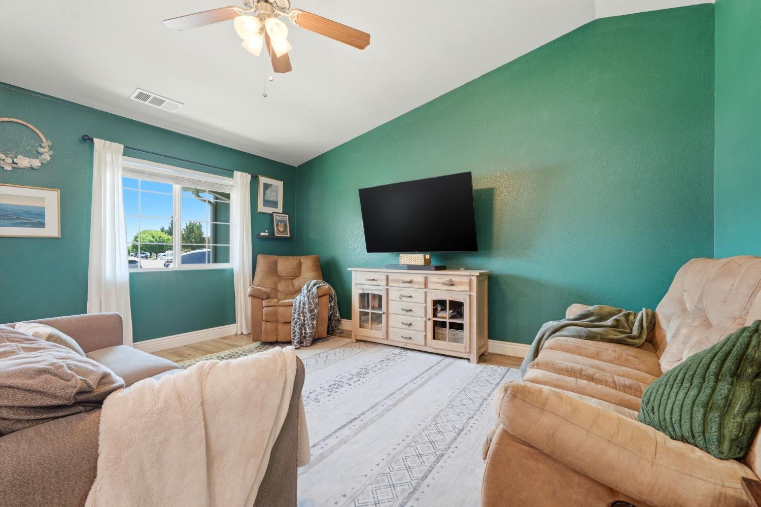 2258 Kirch Flat Ave, Tulare, CA 93274