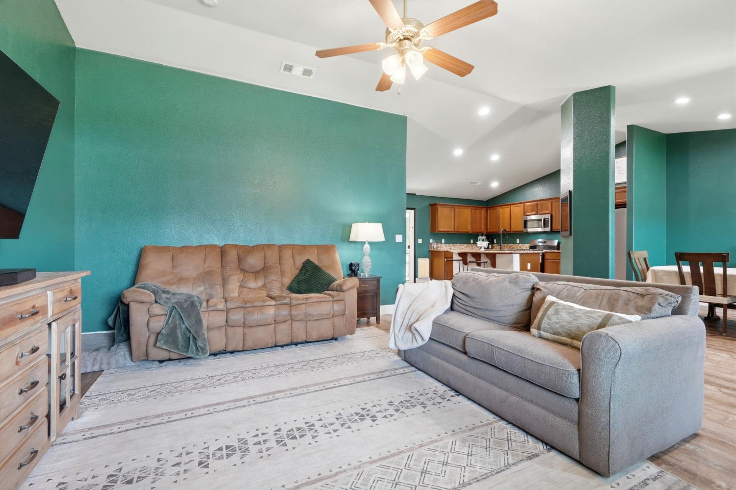 2258 Kirch Flat Ave, Tulare, CA 93274
