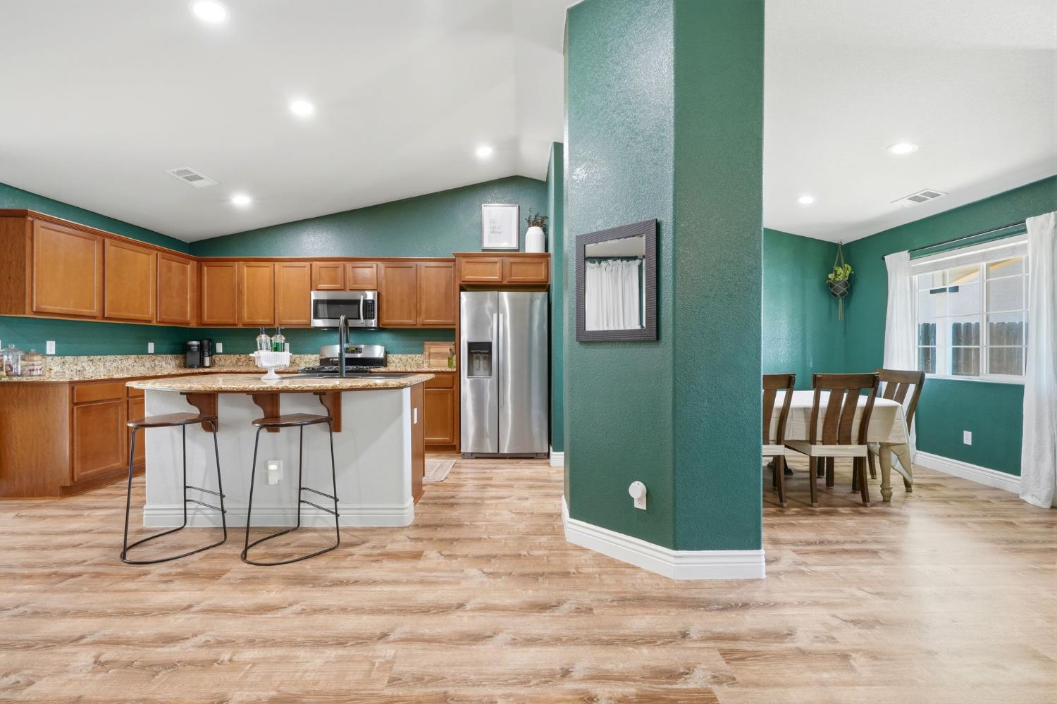 2258 Kirch Flat Ave, Tulare, CA 93274