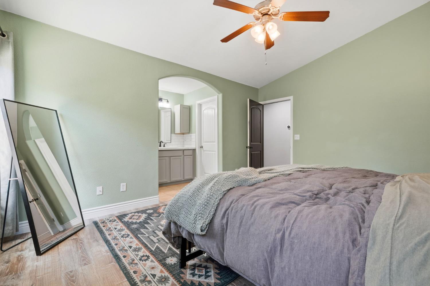 2258 Kirch Flat Ave, Tulare, CA 93274