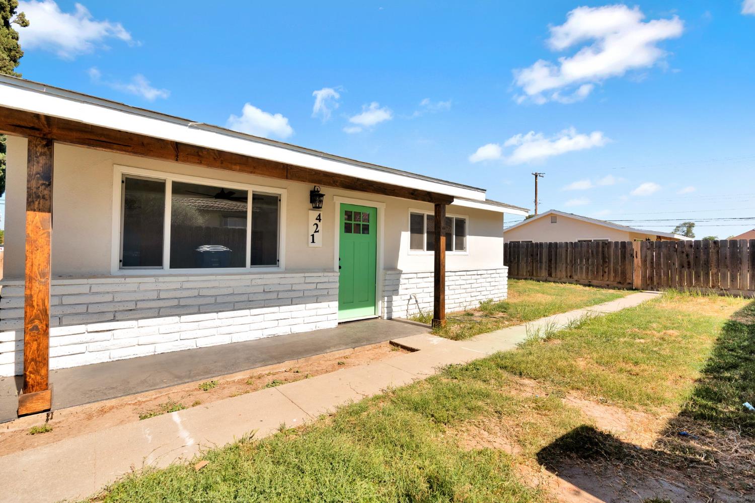 421 E 11Th St, Hanford, CA 93230