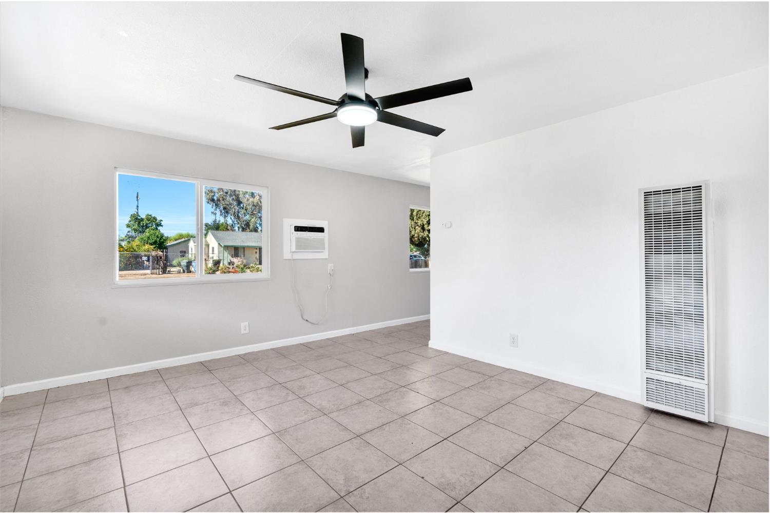 421 E 11Th St, Hanford, CA 93230