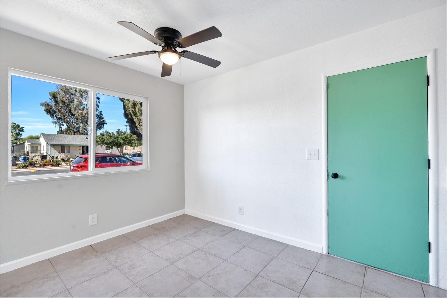 421 E 11Th St, Hanford, CA 93230