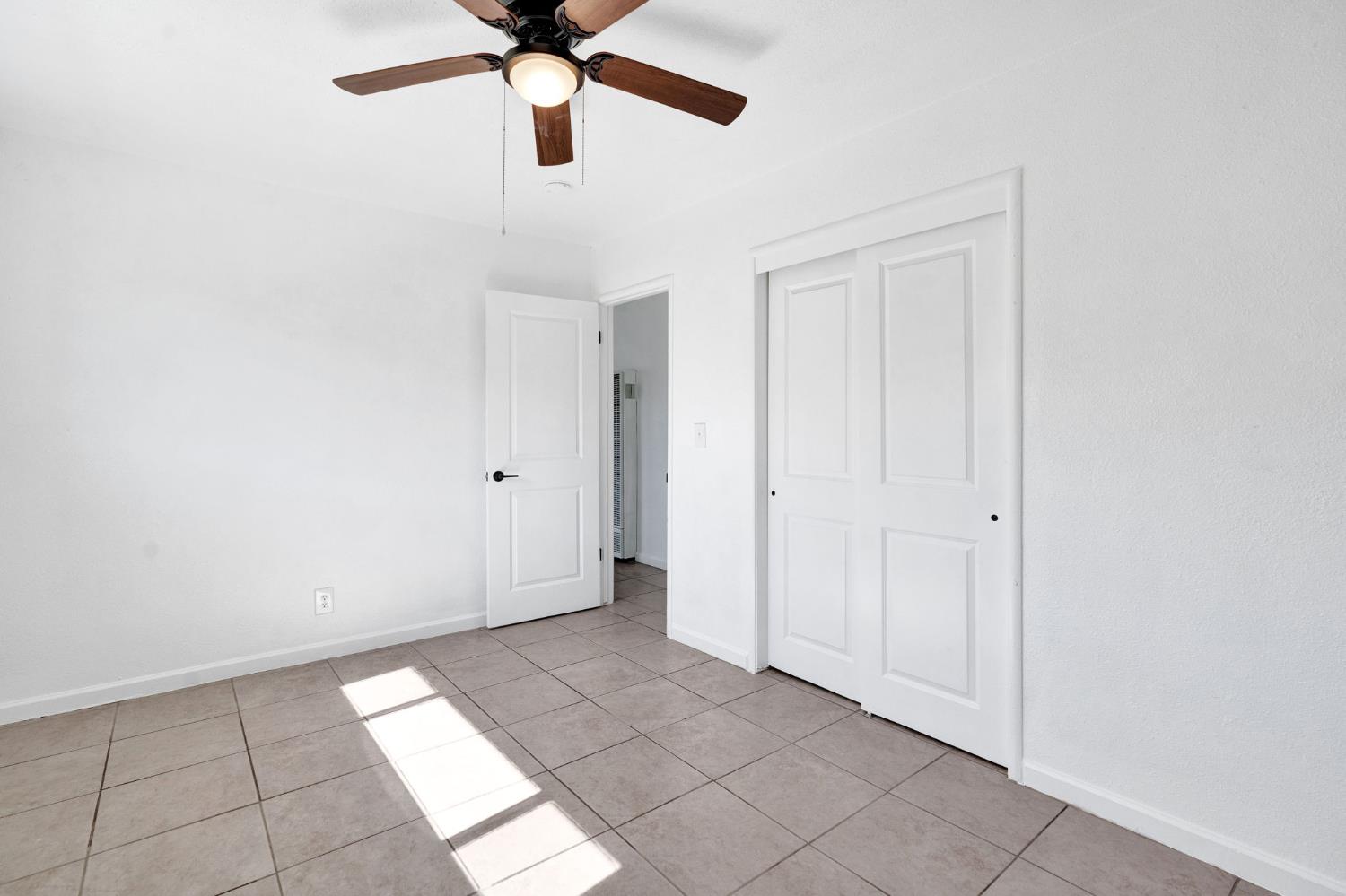 421 E 11Th St, Hanford, CA 93230