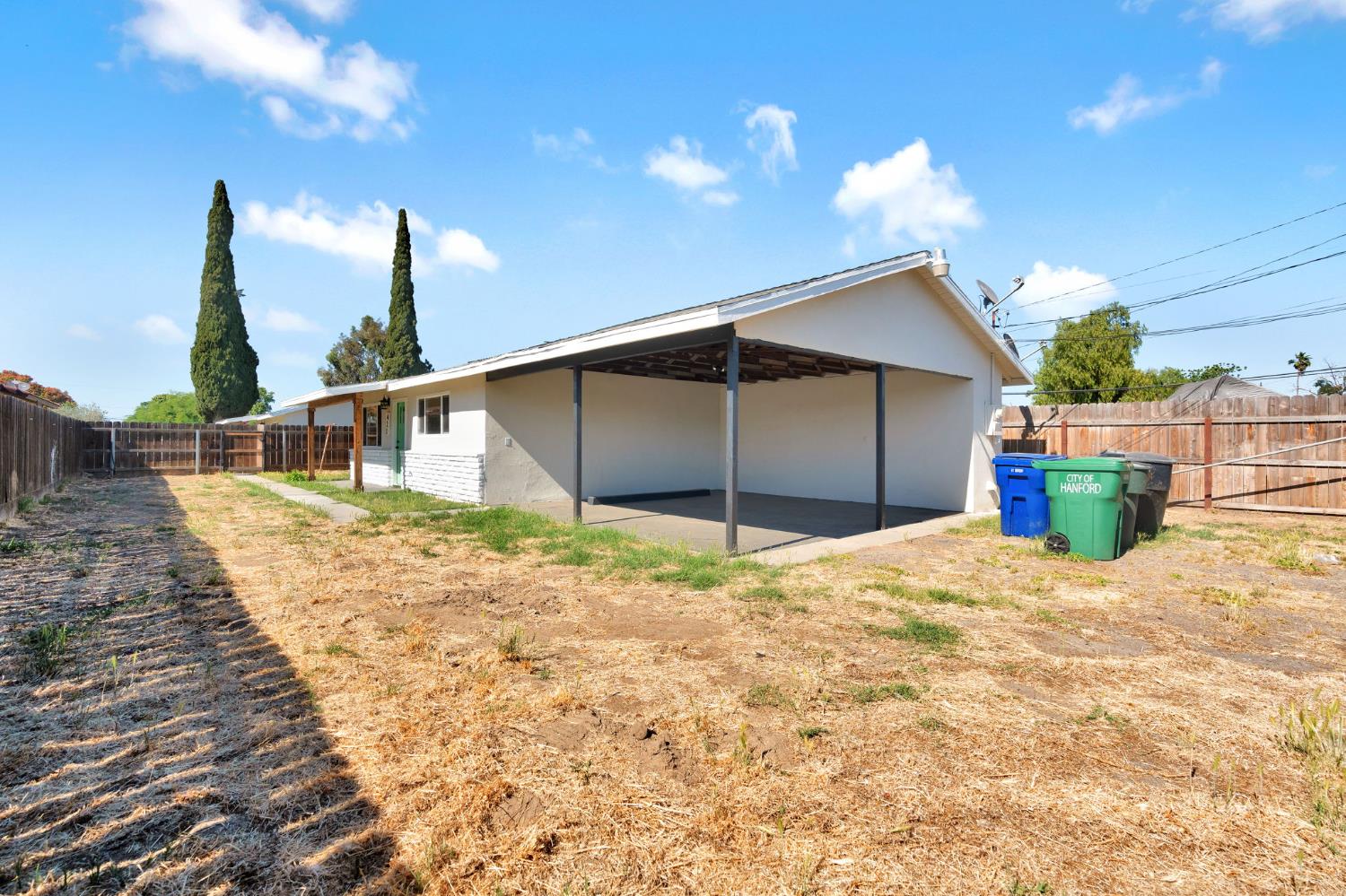 421 E 11Th St, Hanford, CA 93230
