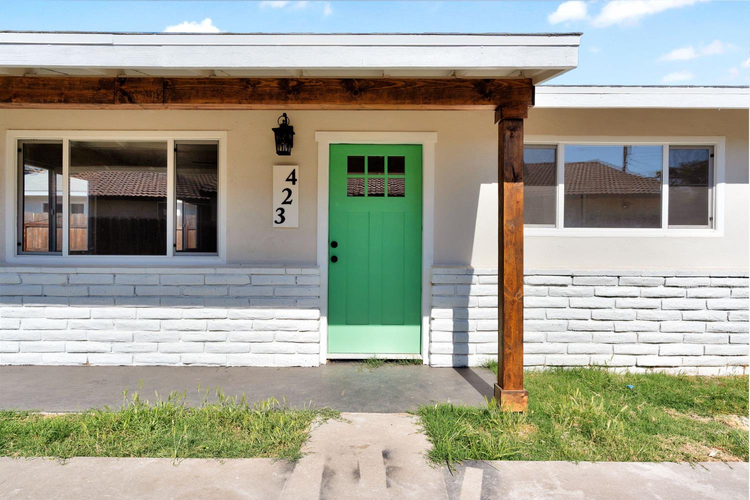 421 E 11Th St, Hanford, CA 93230