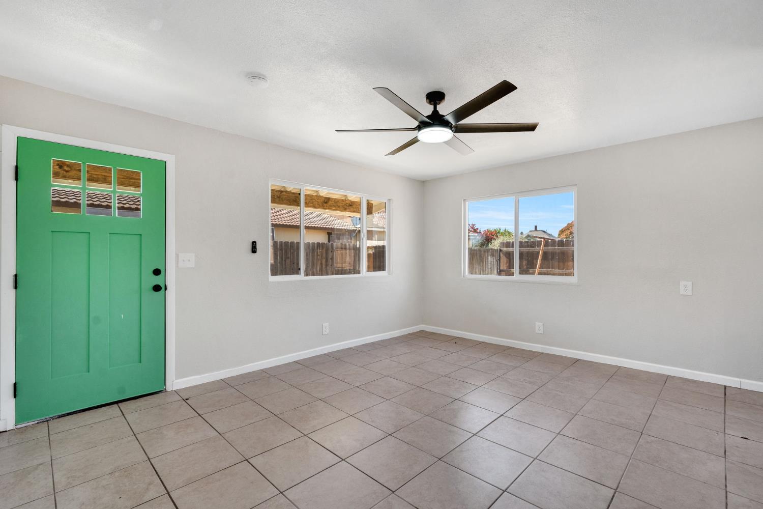 421 E 11Th St, Hanford, CA 93230