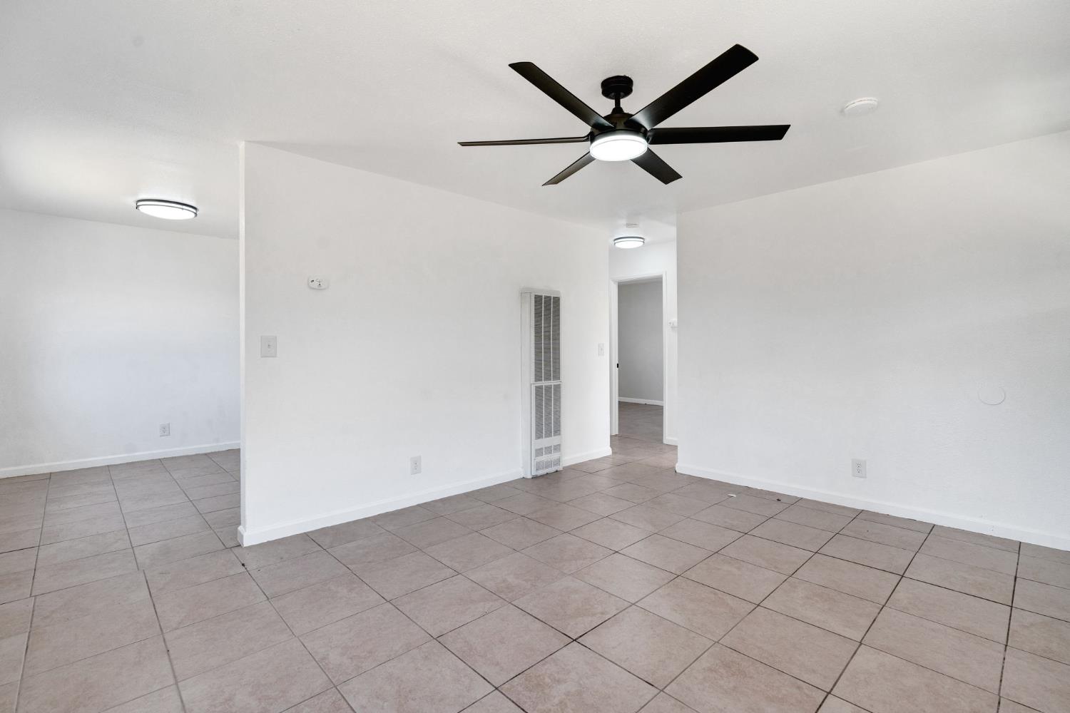 421 E 11Th St, Hanford, CA 93230