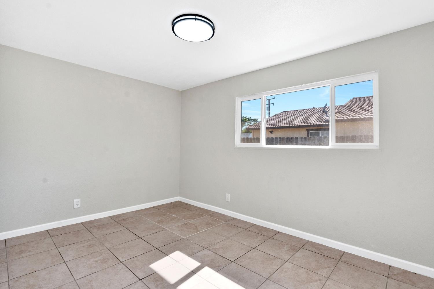 421 E 11Th St, Hanford, CA 93230