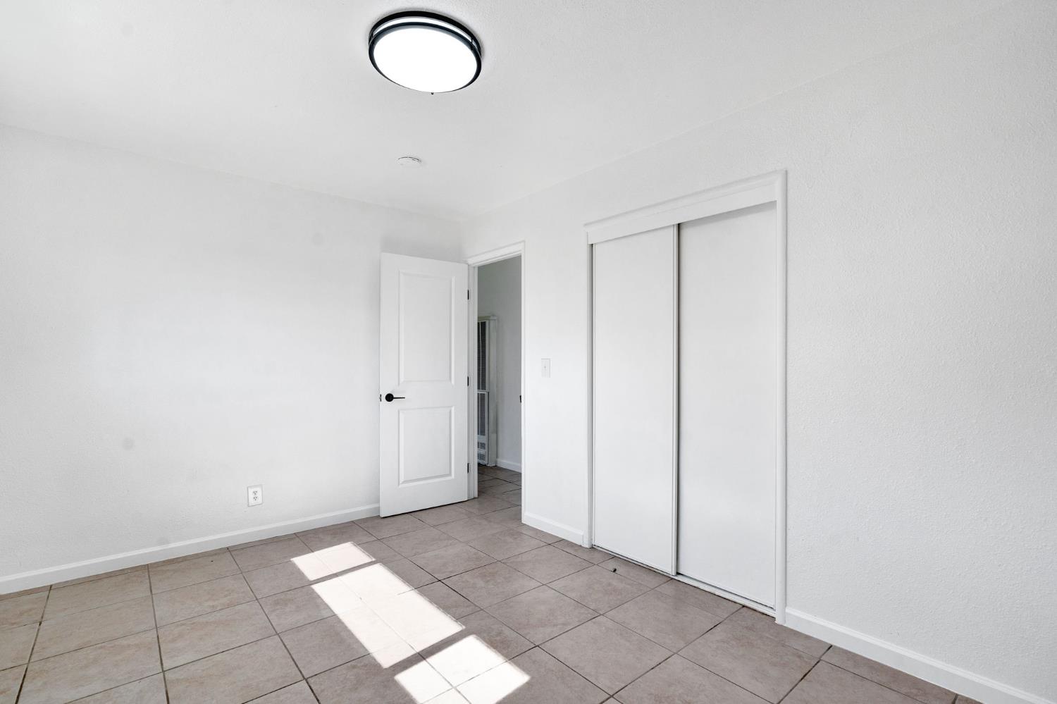421 E 11Th St, Hanford, CA 93230