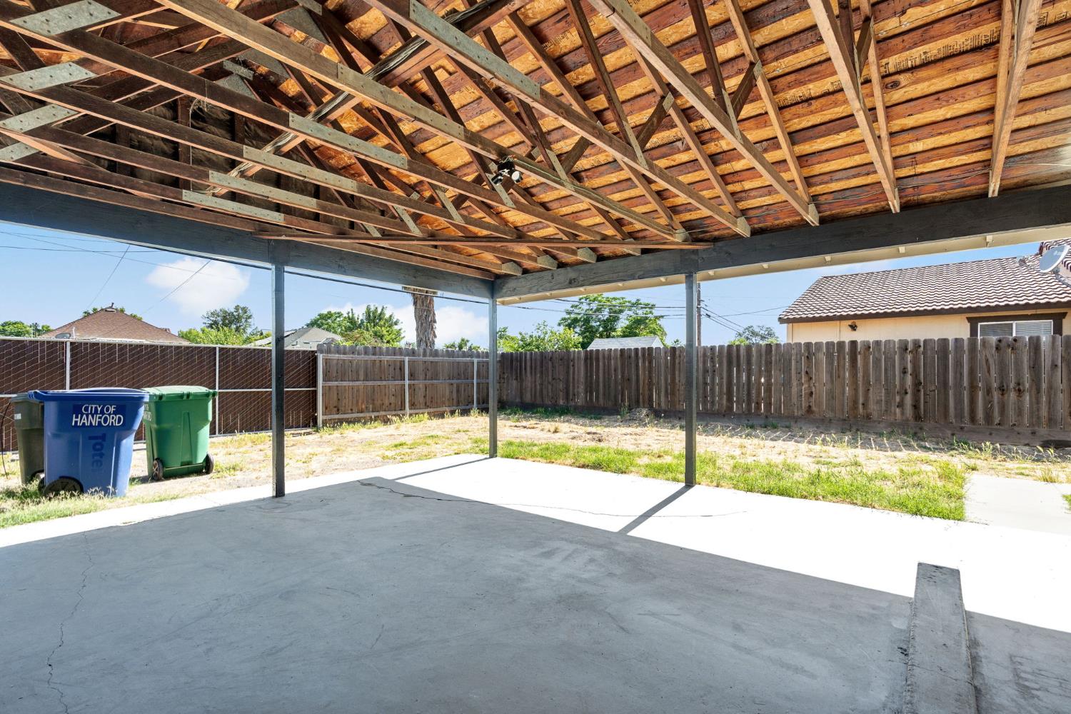 421 E 11Th St, Hanford, CA 93230