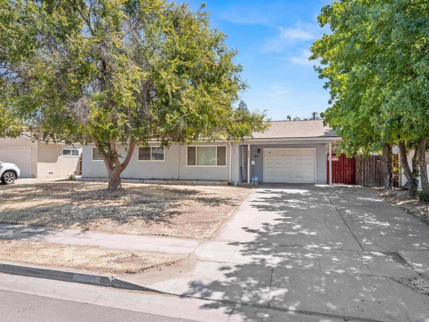 3576 N Marks Ave, Fresno, CA 93722