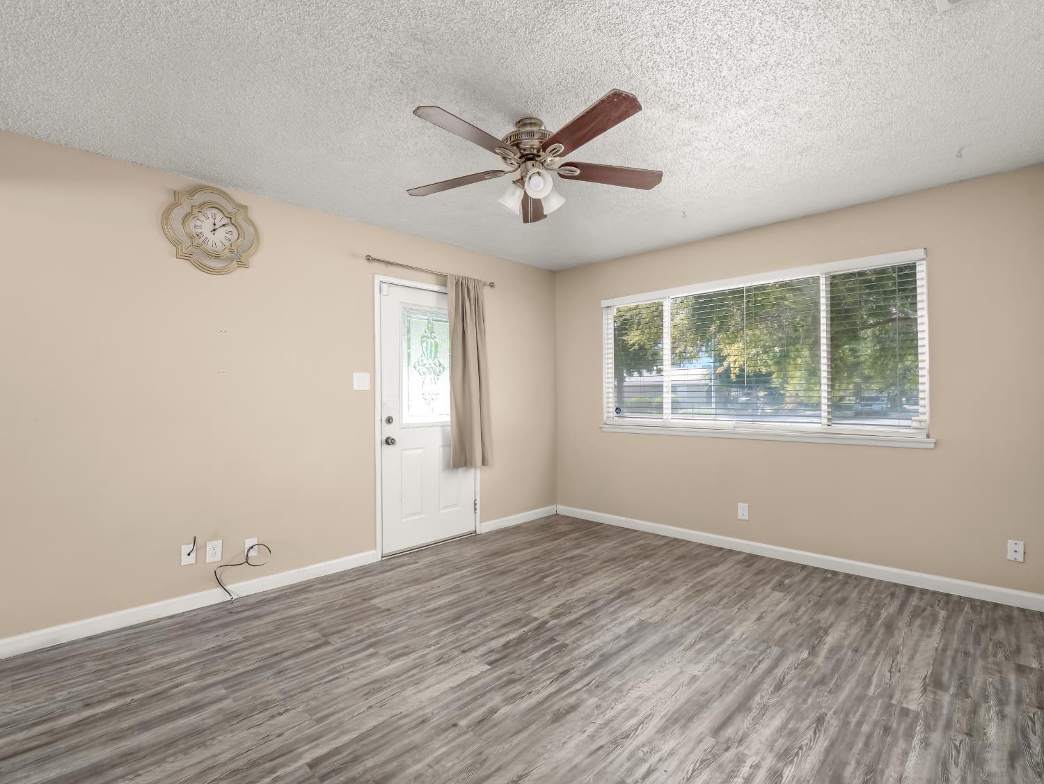 3576 N Marks Ave, Fresno, CA 93722