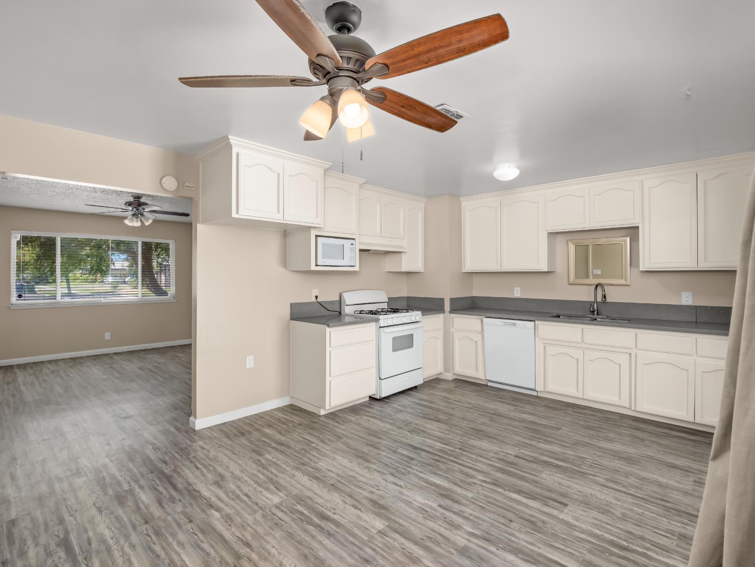 3576 N Marks Ave, Fresno, CA 93722