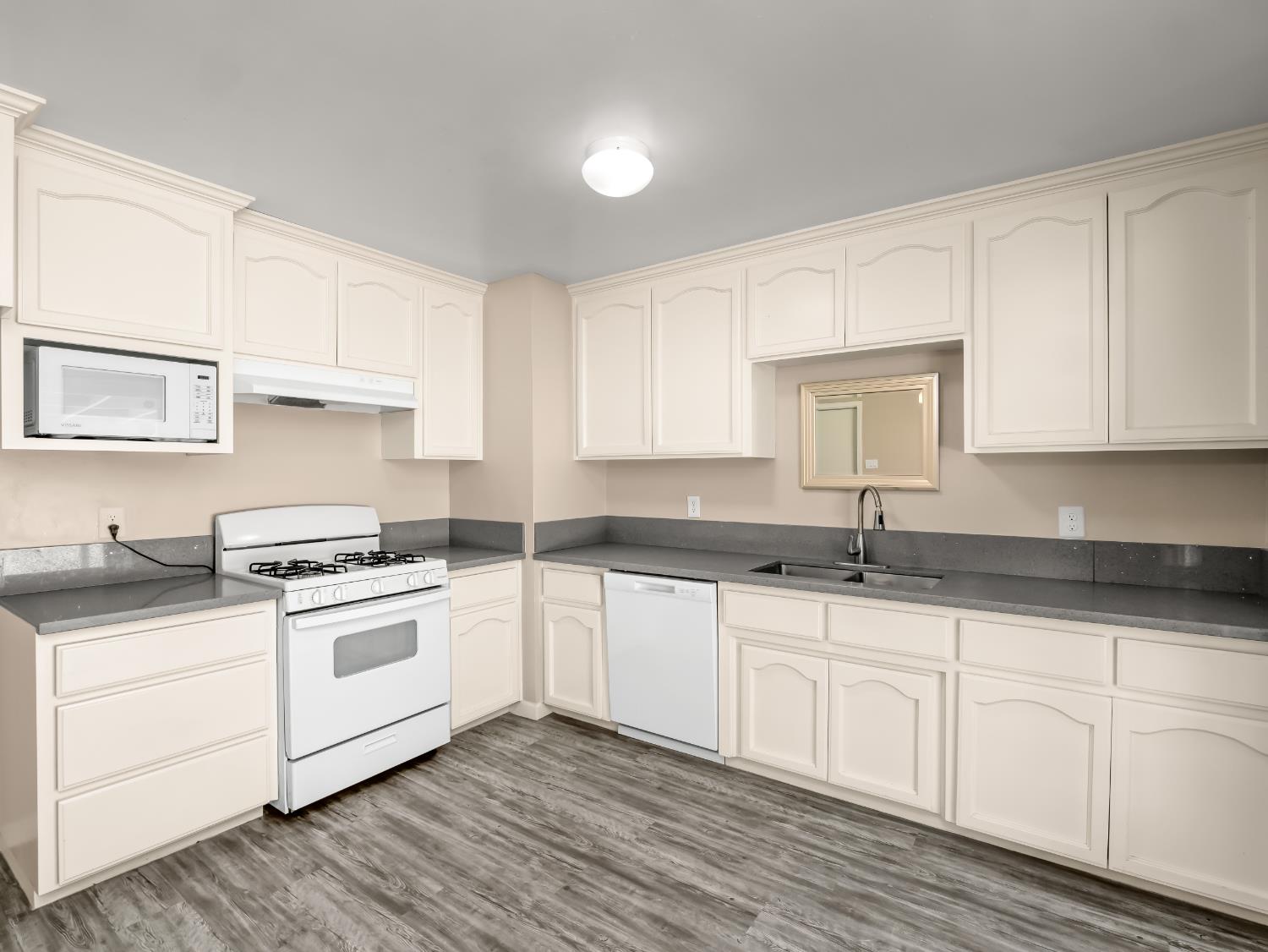 3576 N Marks Ave, Fresno, CA 93722