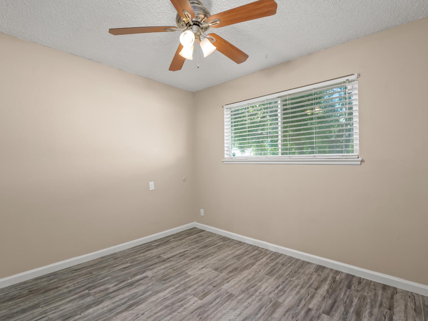 3576 N Marks Ave, Fresno, CA 93722