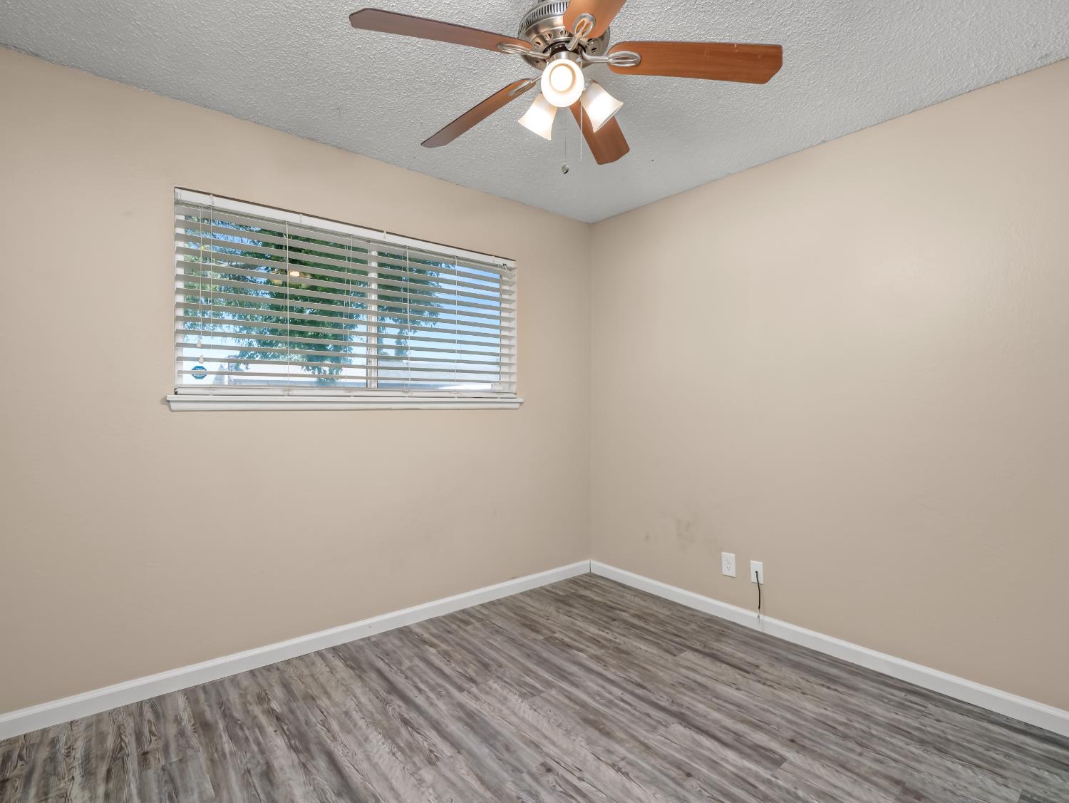 3576 N Marks Ave, Fresno, CA 93722