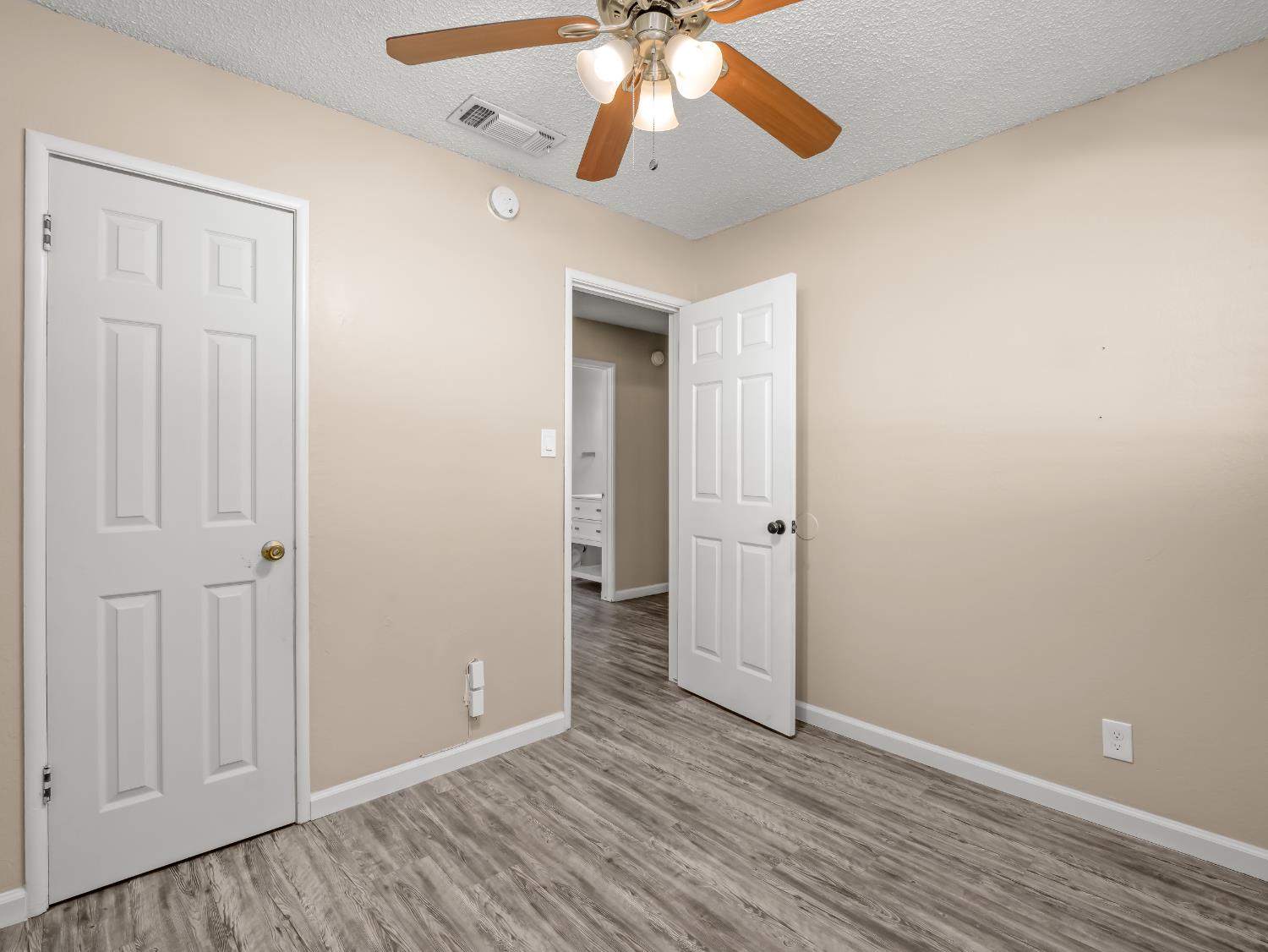 3576 N Marks Ave, Fresno, CA 93722