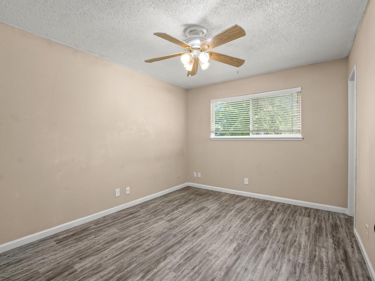3576 N Marks Ave, Fresno, CA 93722