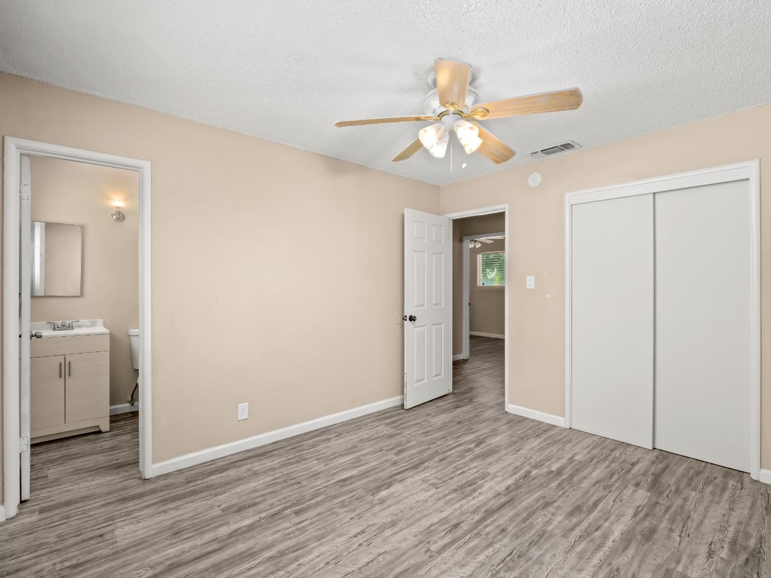 3576 N Marks Ave, Fresno, CA 93722
