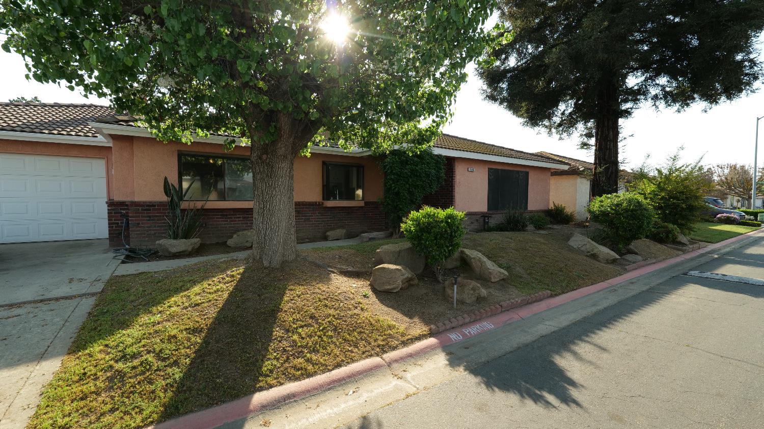 7684 N 6Th St, Fresno, CA 93720