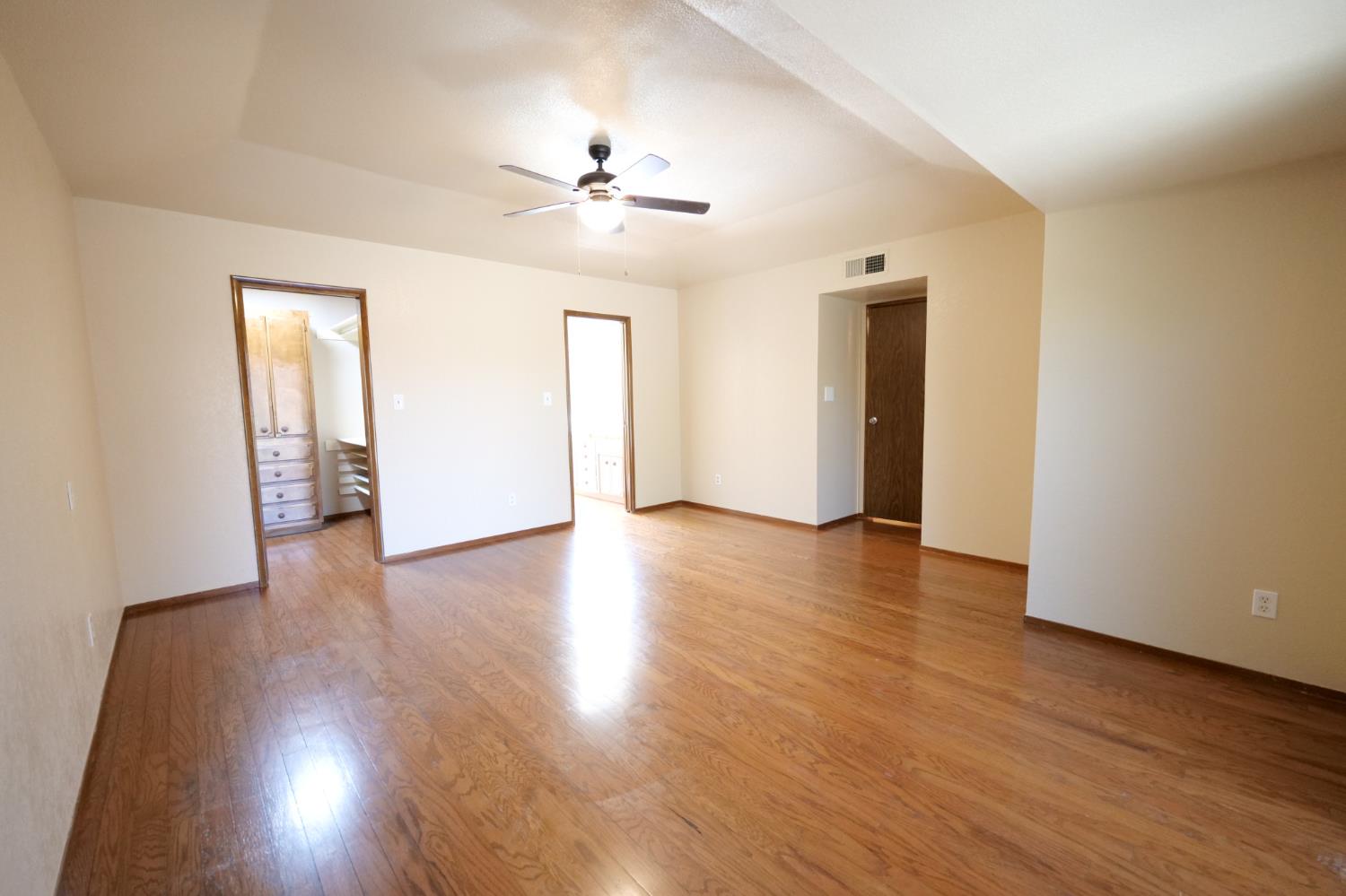 7684 N 6Th St, Fresno, CA 93720