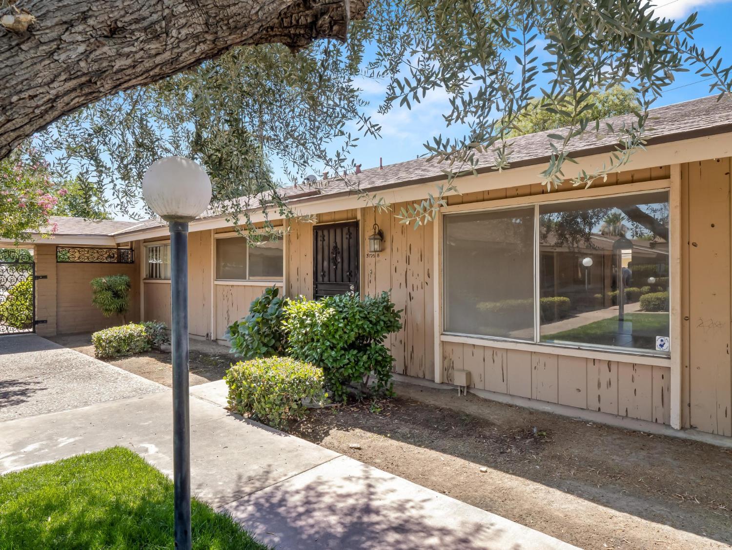 3725 N Fruit Ave #B, Fresno, CA 93705
