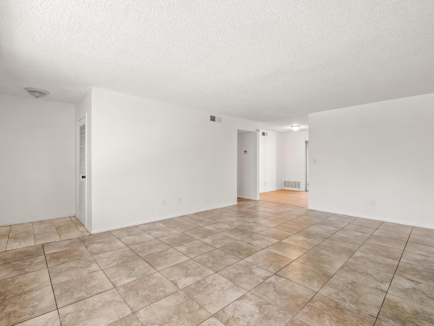 3725 N Fruit Ave #B, Fresno, CA 93705