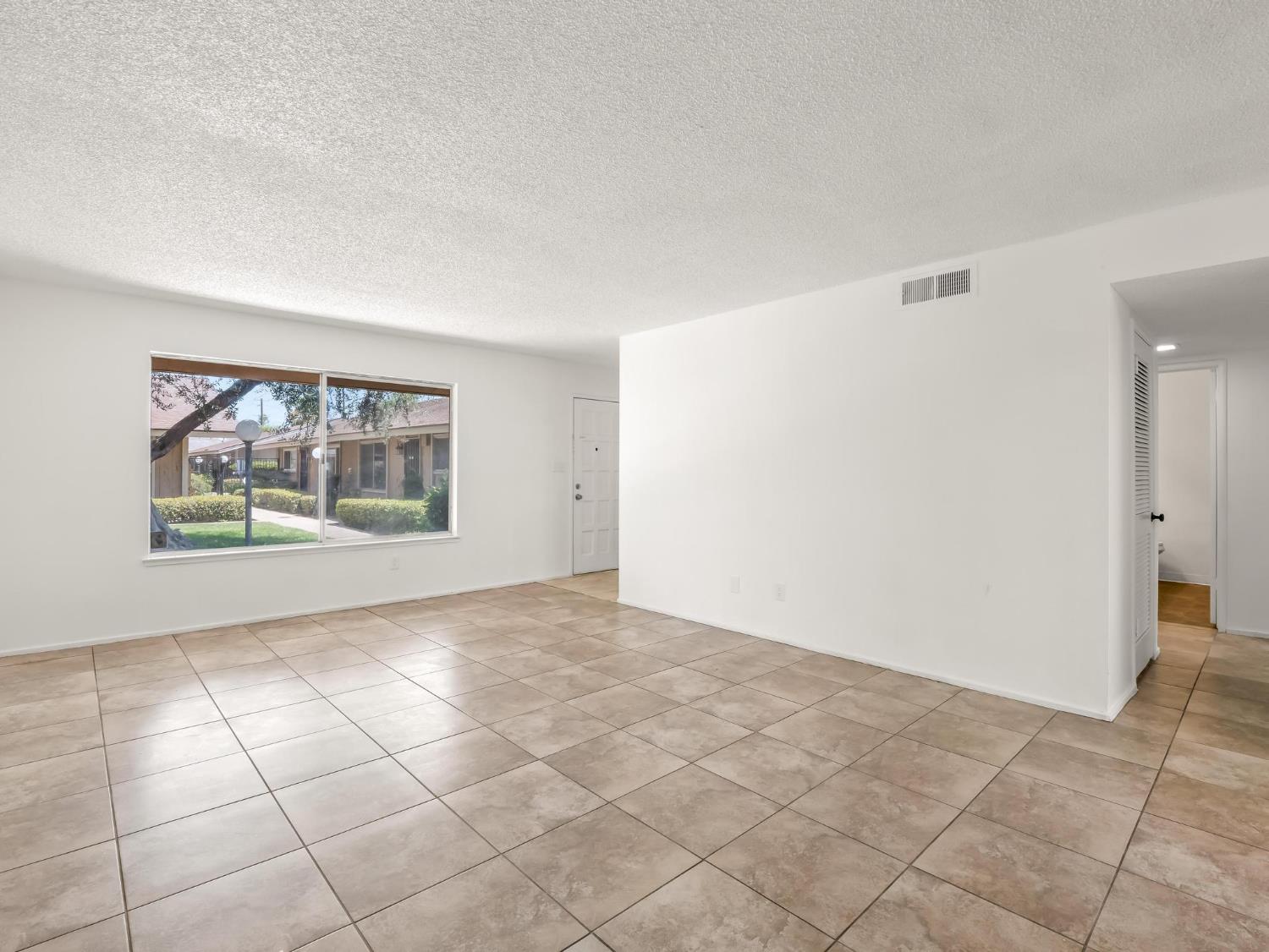 3725 N Fruit Ave #B, Fresno, CA 93705