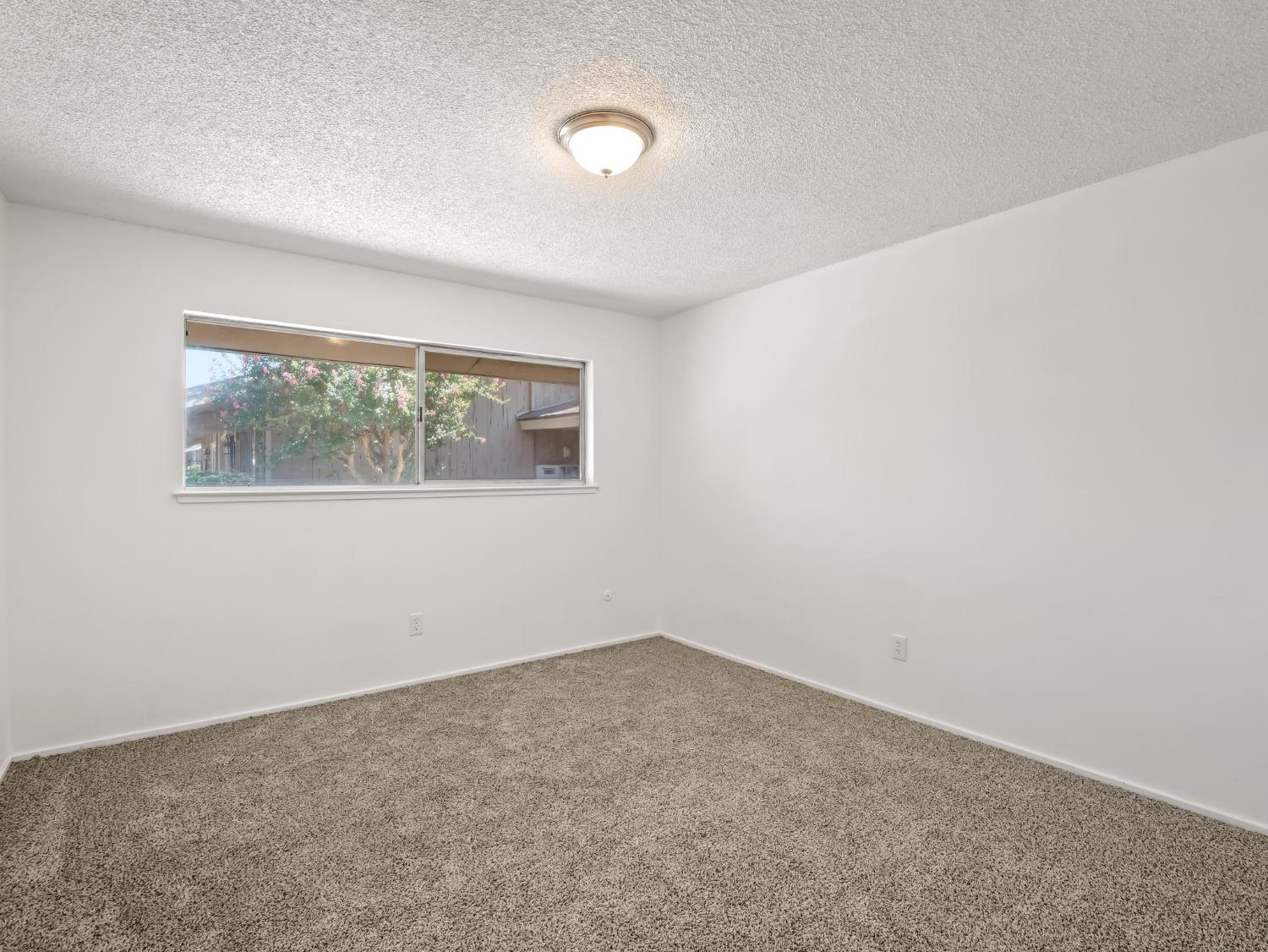 3725 N Fruit Ave #B, Fresno, CA 93705