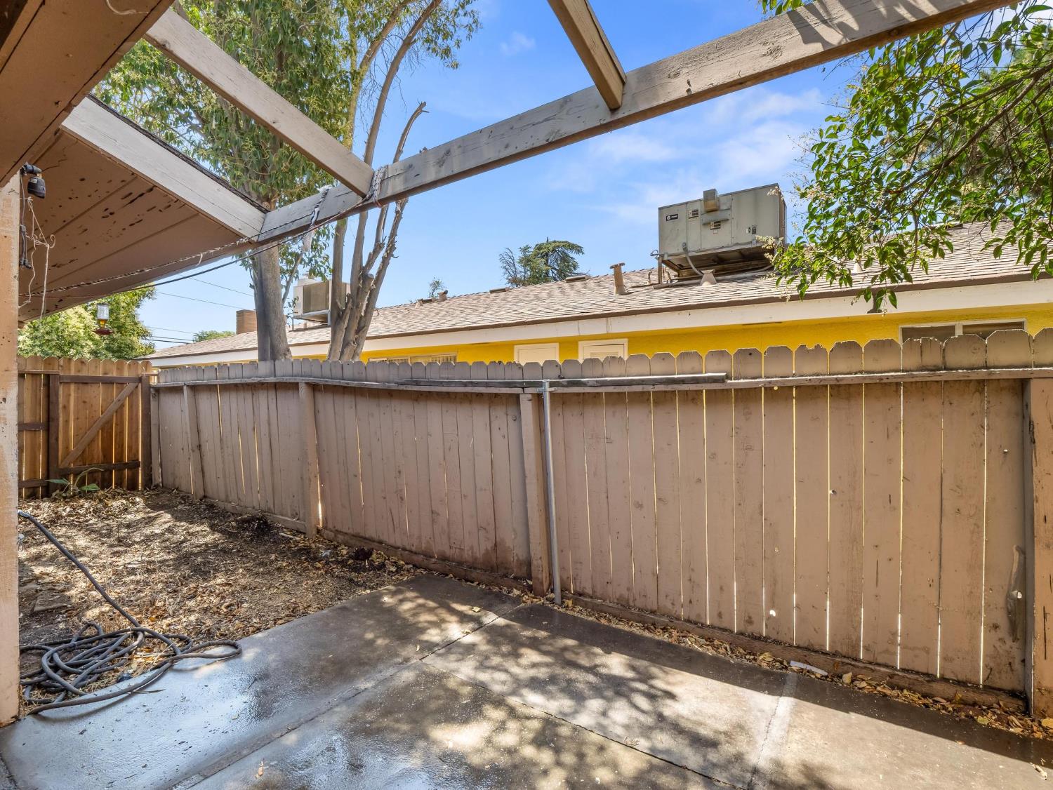 3725 N Fruit Ave #B, Fresno, CA 93705