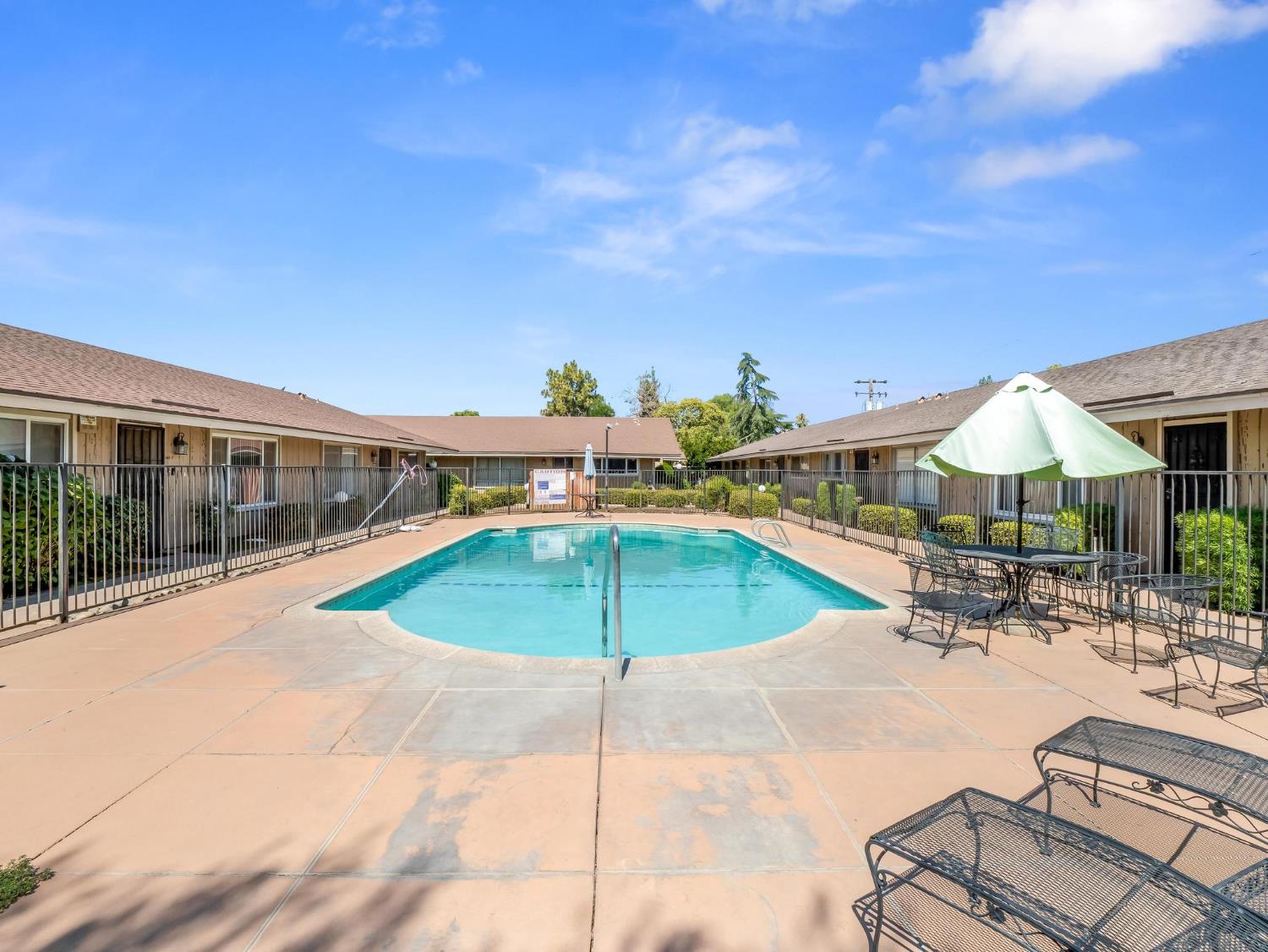 3725 N Fruit Ave #B, Fresno, CA 93705