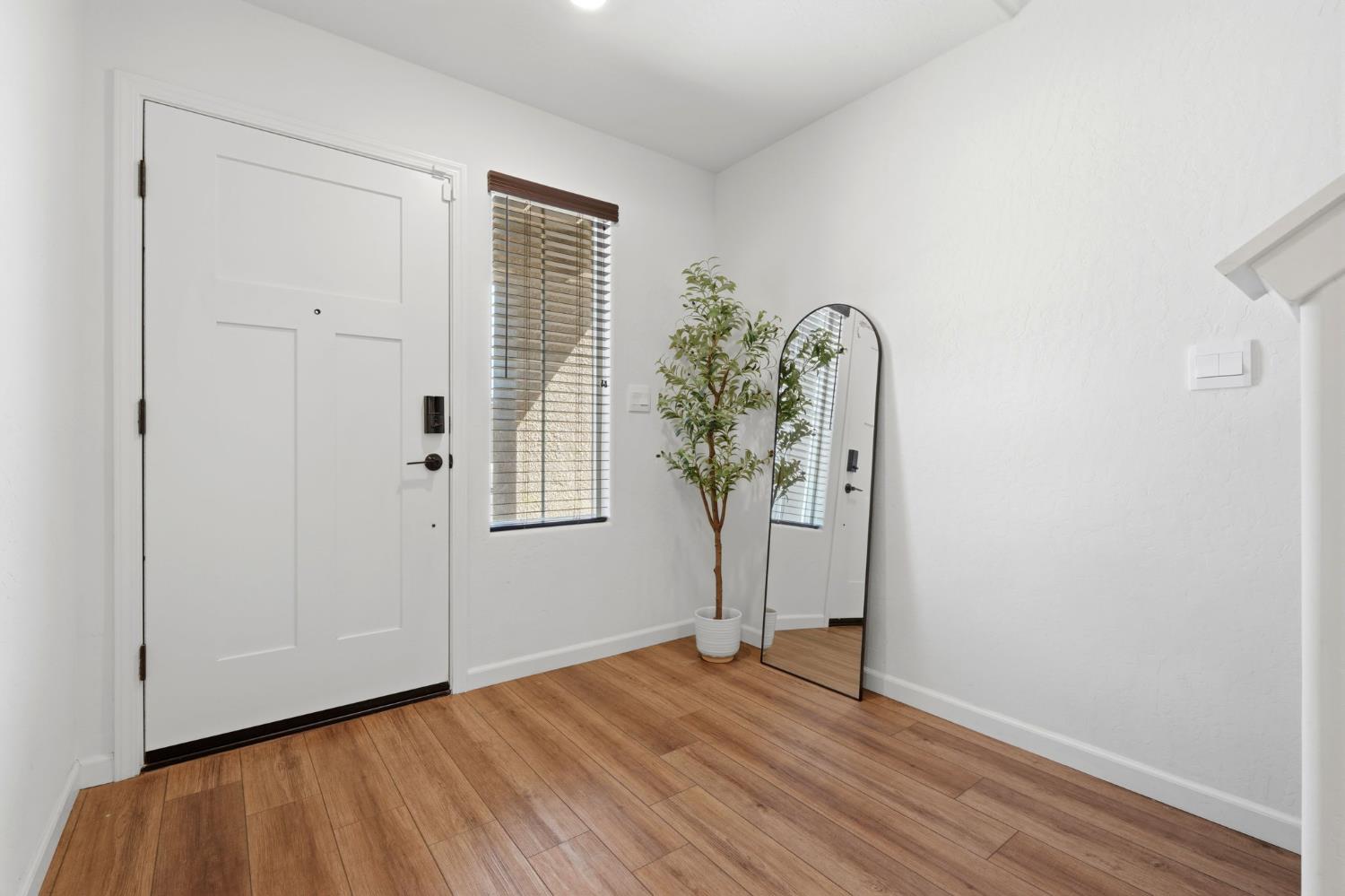 1033 E Loyola, Visalia, CA 93292