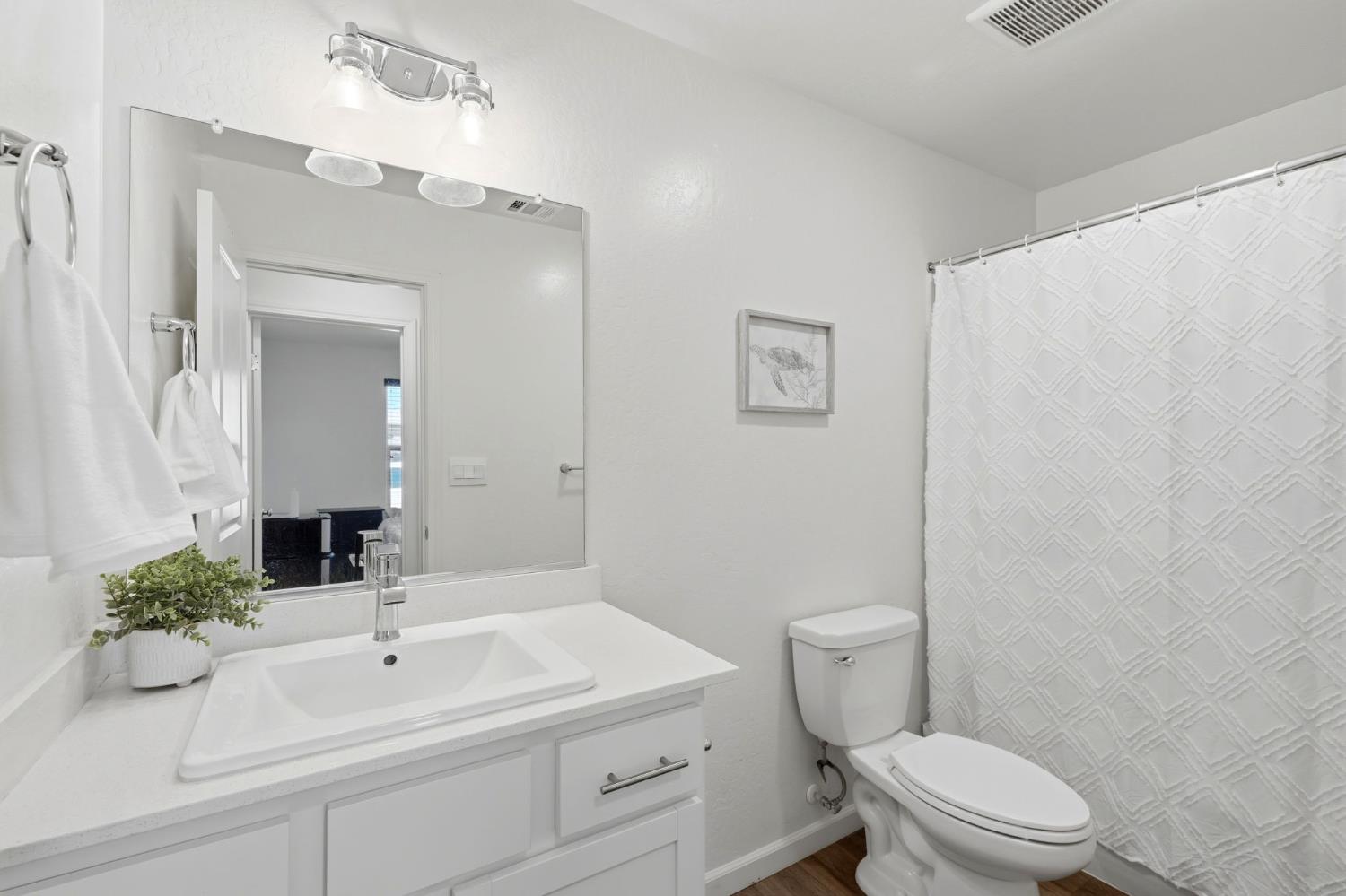 1033 E Loyola, Visalia, CA 93292
