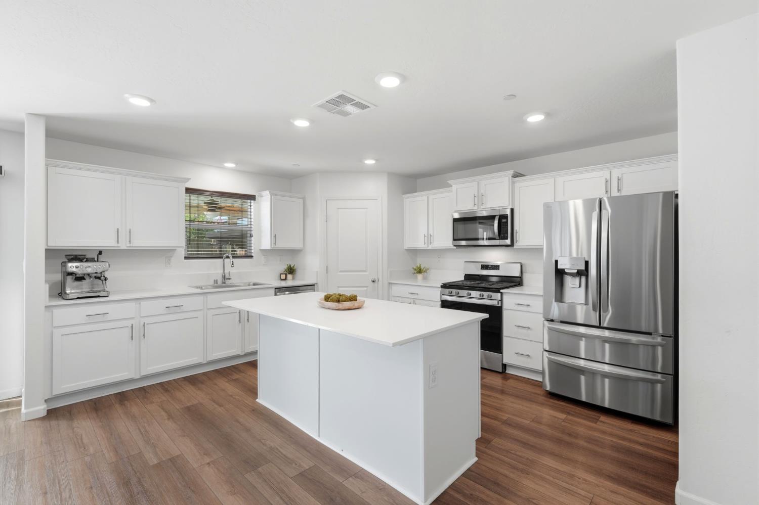 1033 E Loyola, Visalia, CA 93292