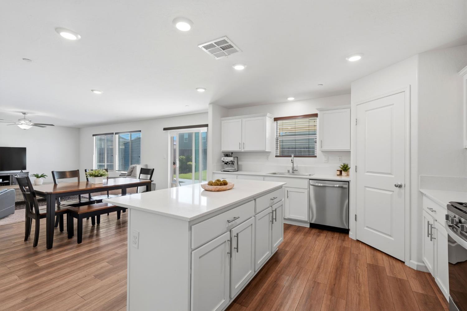 1033 E Loyola, Visalia, CA 93292