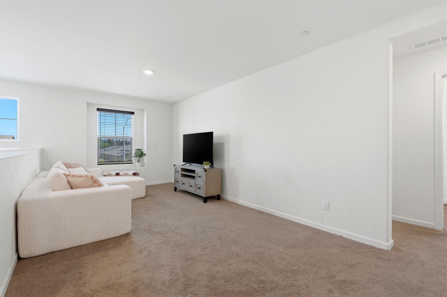 1033 E Loyola, Visalia, CA 93292