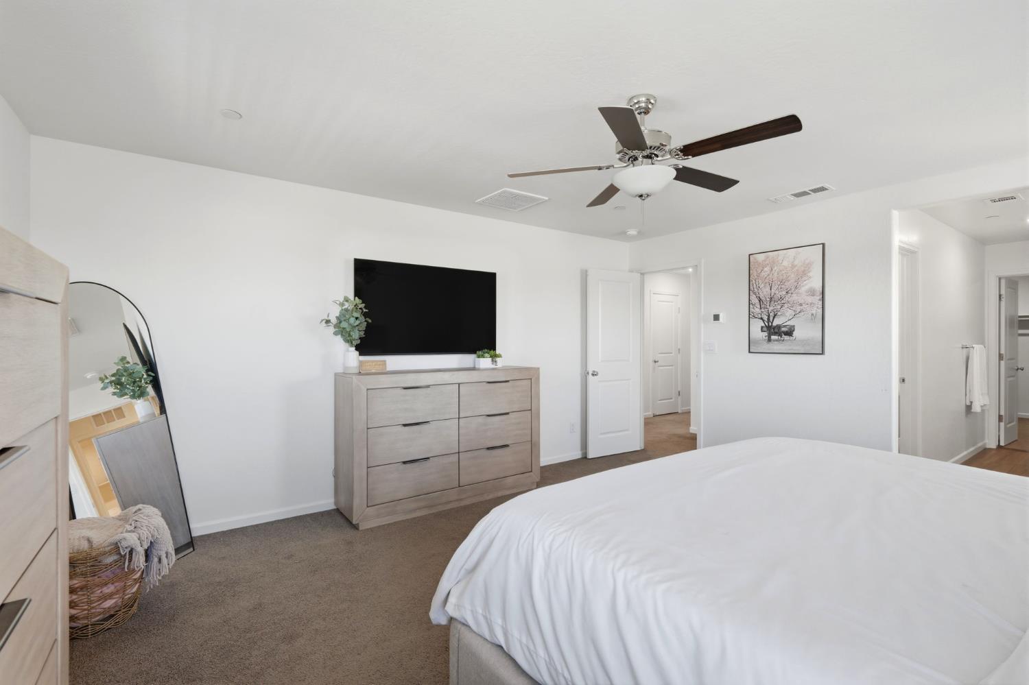1033 E Loyola, Visalia, CA 93292