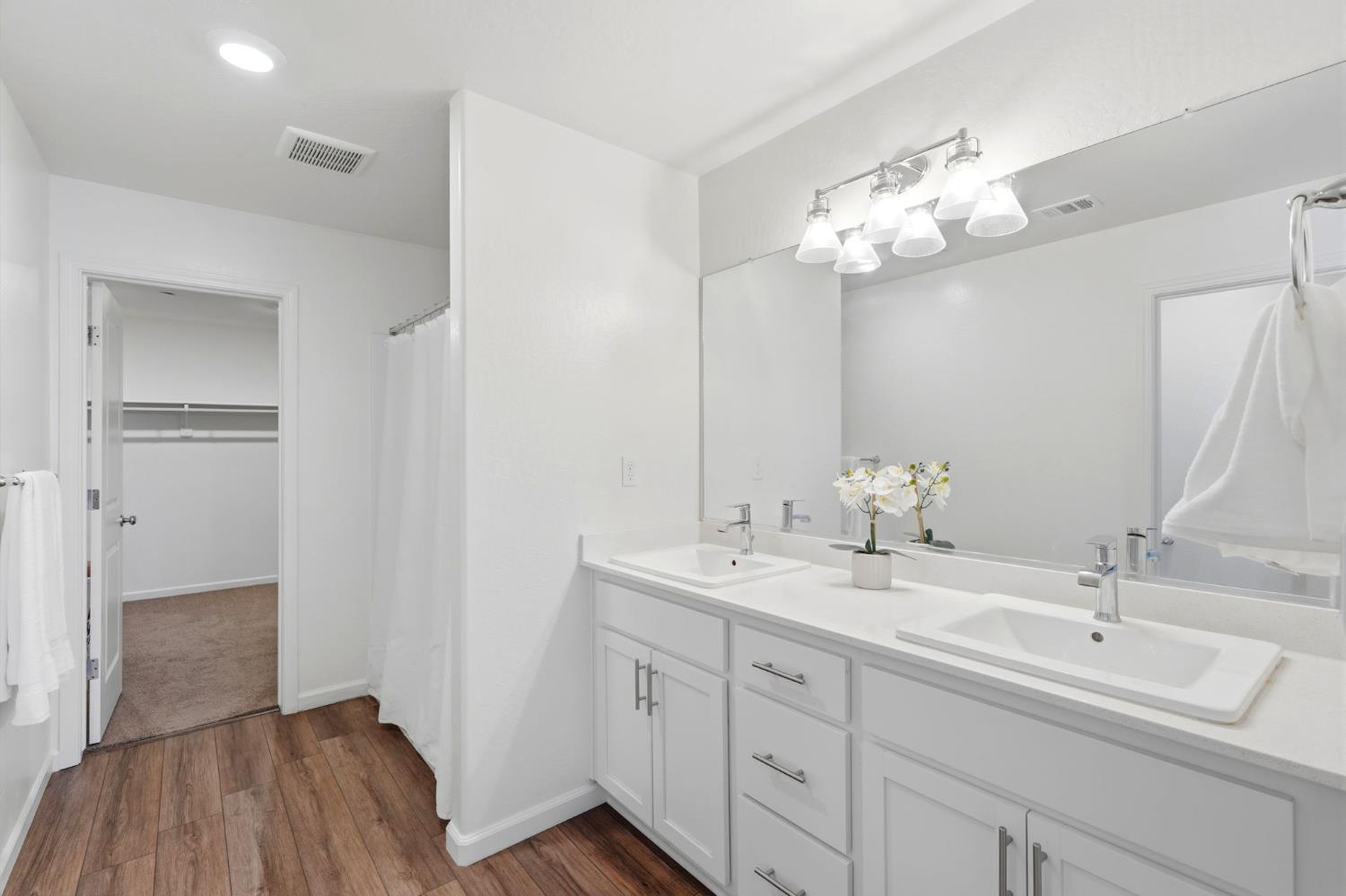 1033 E Loyola, Visalia, CA 93292