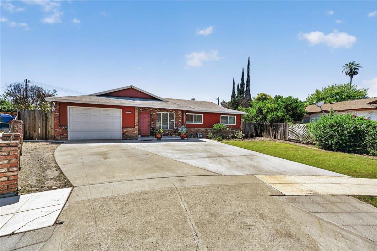 3097 W Sussex Way, Fresno, CA 93722