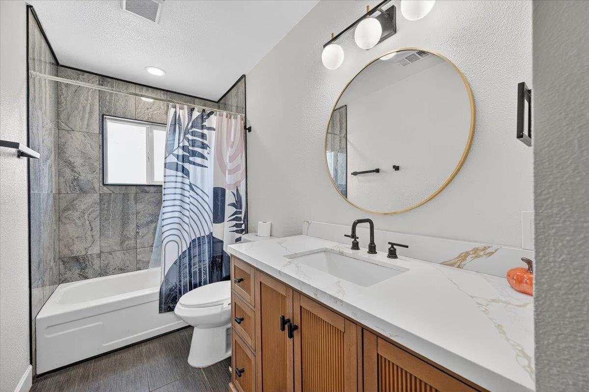 3097 W Sussex Way, Fresno, CA 93722