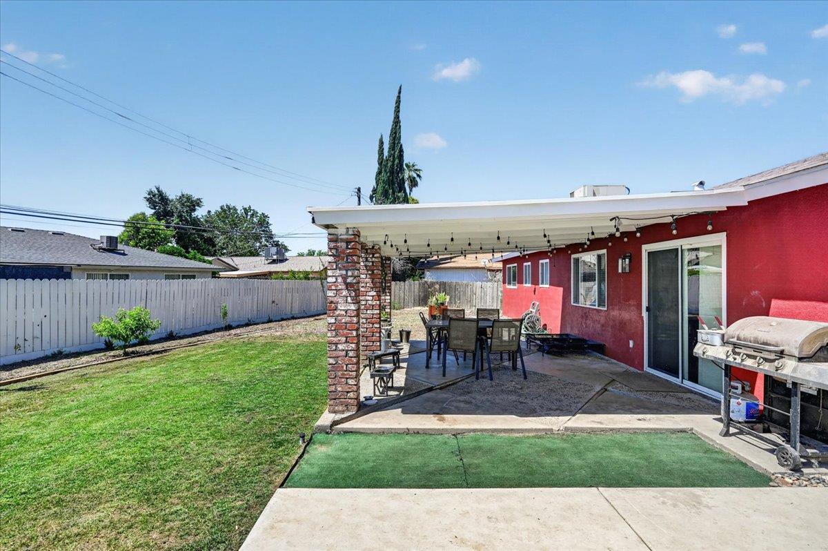 3097 W Sussex Way, Fresno, CA 93722