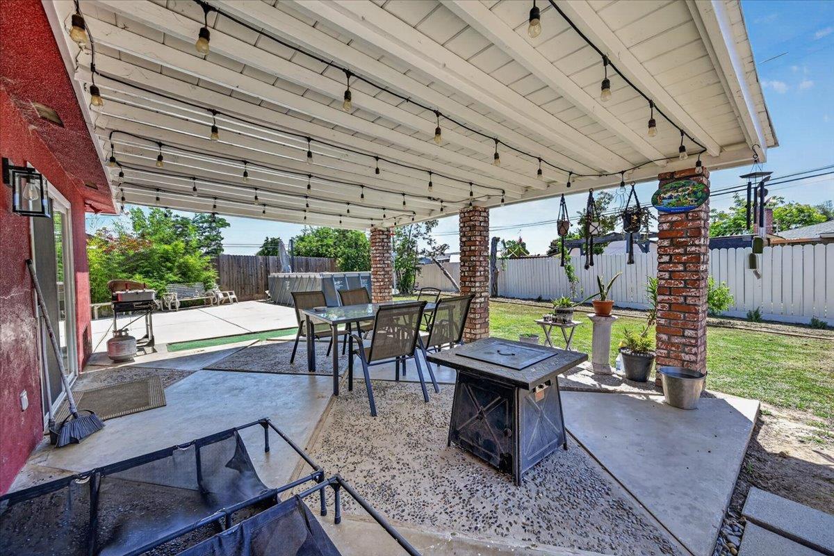 3097 W Sussex Way, Fresno, CA 93722